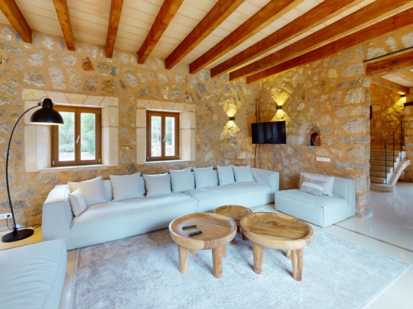 FFLXETPh5mR-Living_Room