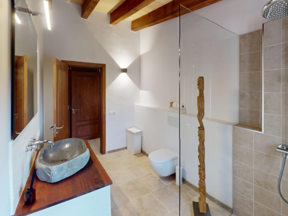 Kjs9sPQY4fU-Bathroom