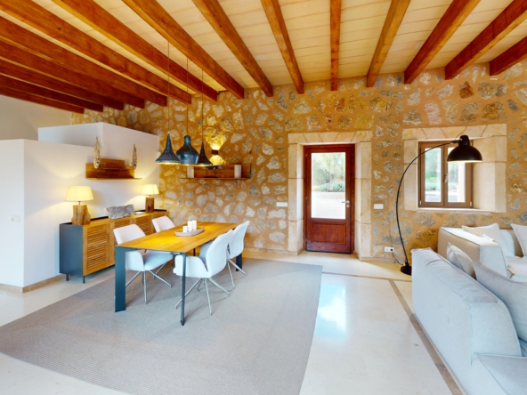 MGjBuvrnr3G-Living_Room