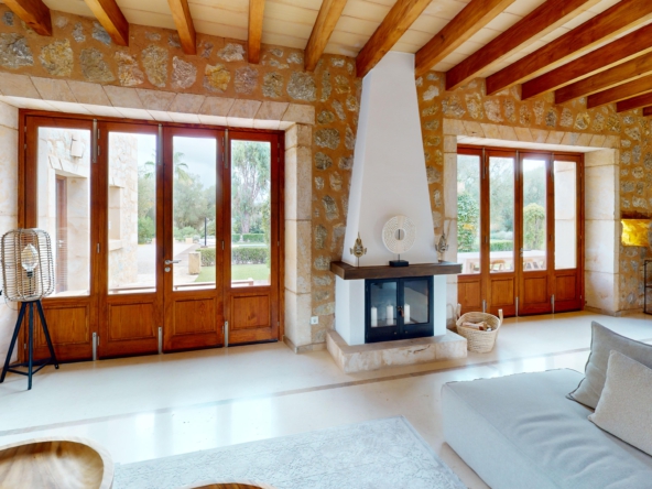 tEXgrbbsGs4-Living_Room