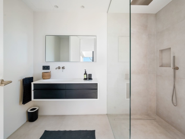 atemberaubende-neubau-villa-mit-grossartigem-meerblick-in-el-toro-mallorca-32