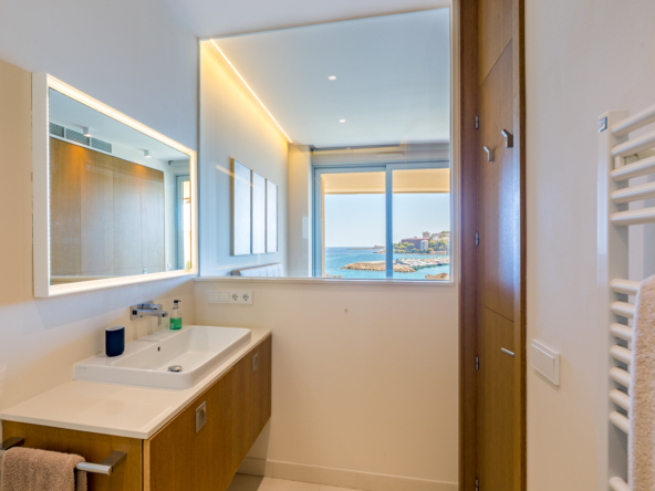 64b64d6d13e11ccea4f0f3ba